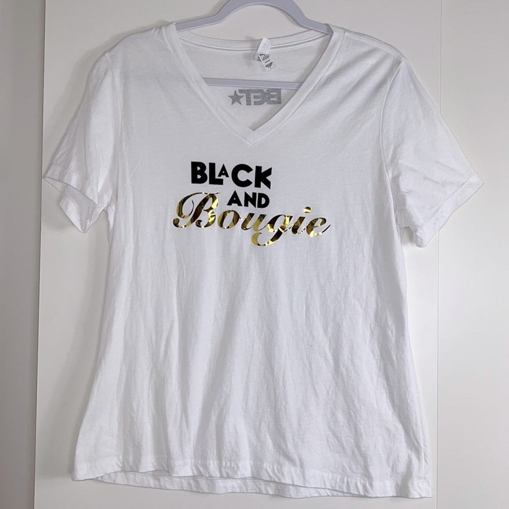 BELLA white v neck t-shirt